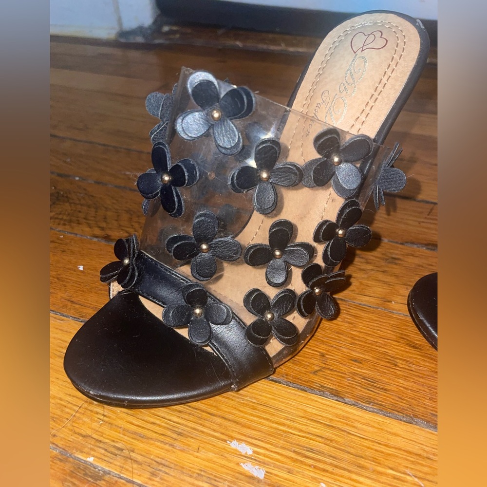 Heels - Picture 3 of 3